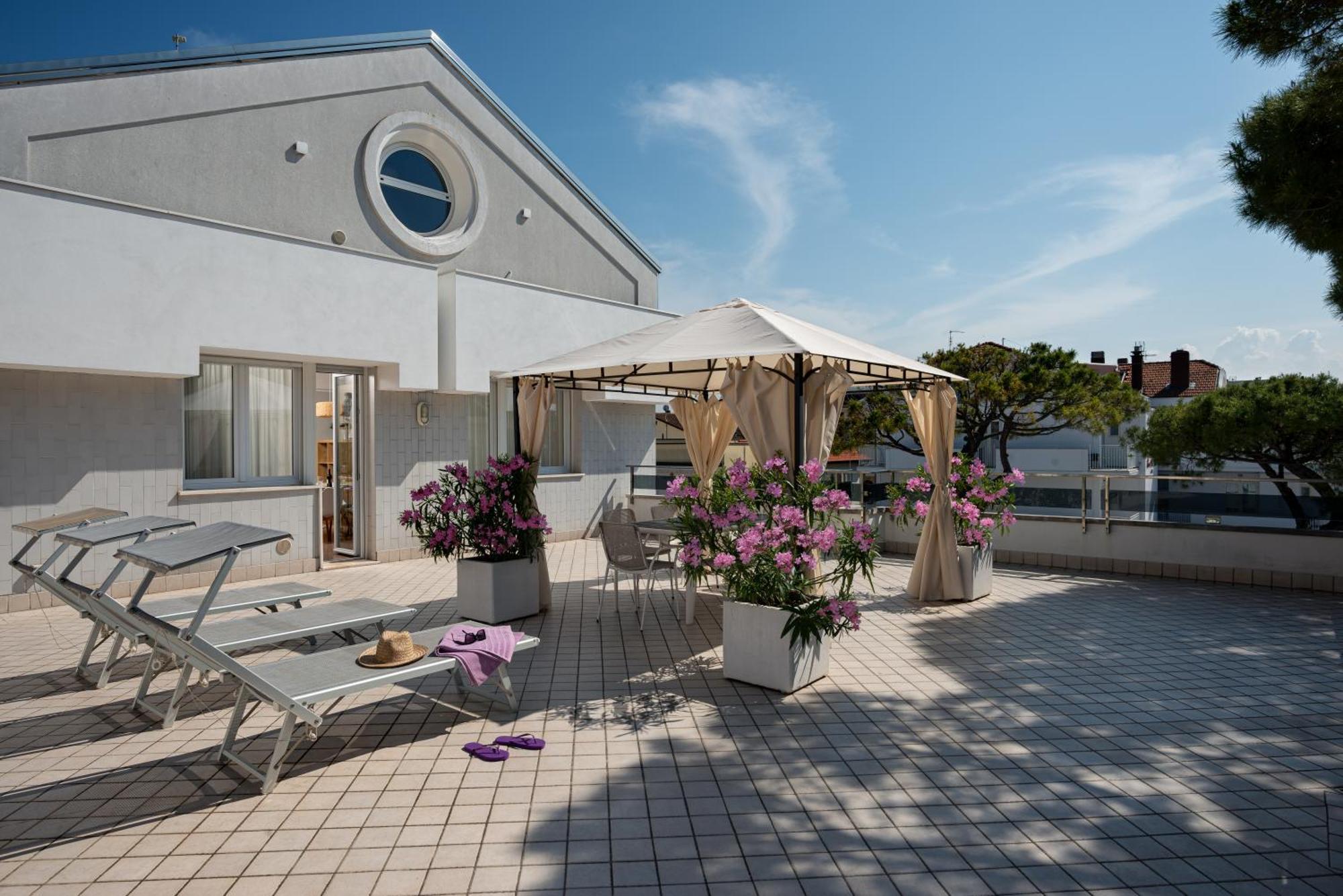 Dante 124 | Appartamenti A Riccione Luaran gambar